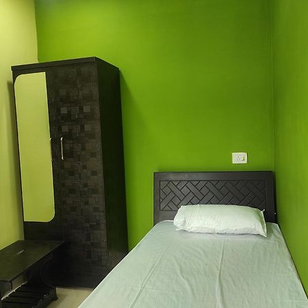 Hotel Sk Lodge Near Guwahati Airport Екстериор снимка