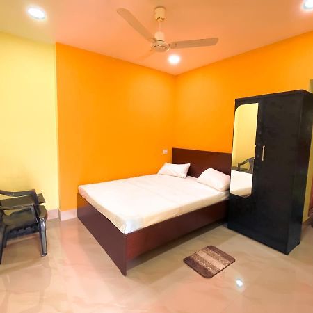 Hotel Sk Lodge Near Guwahati Airport Стая снимка