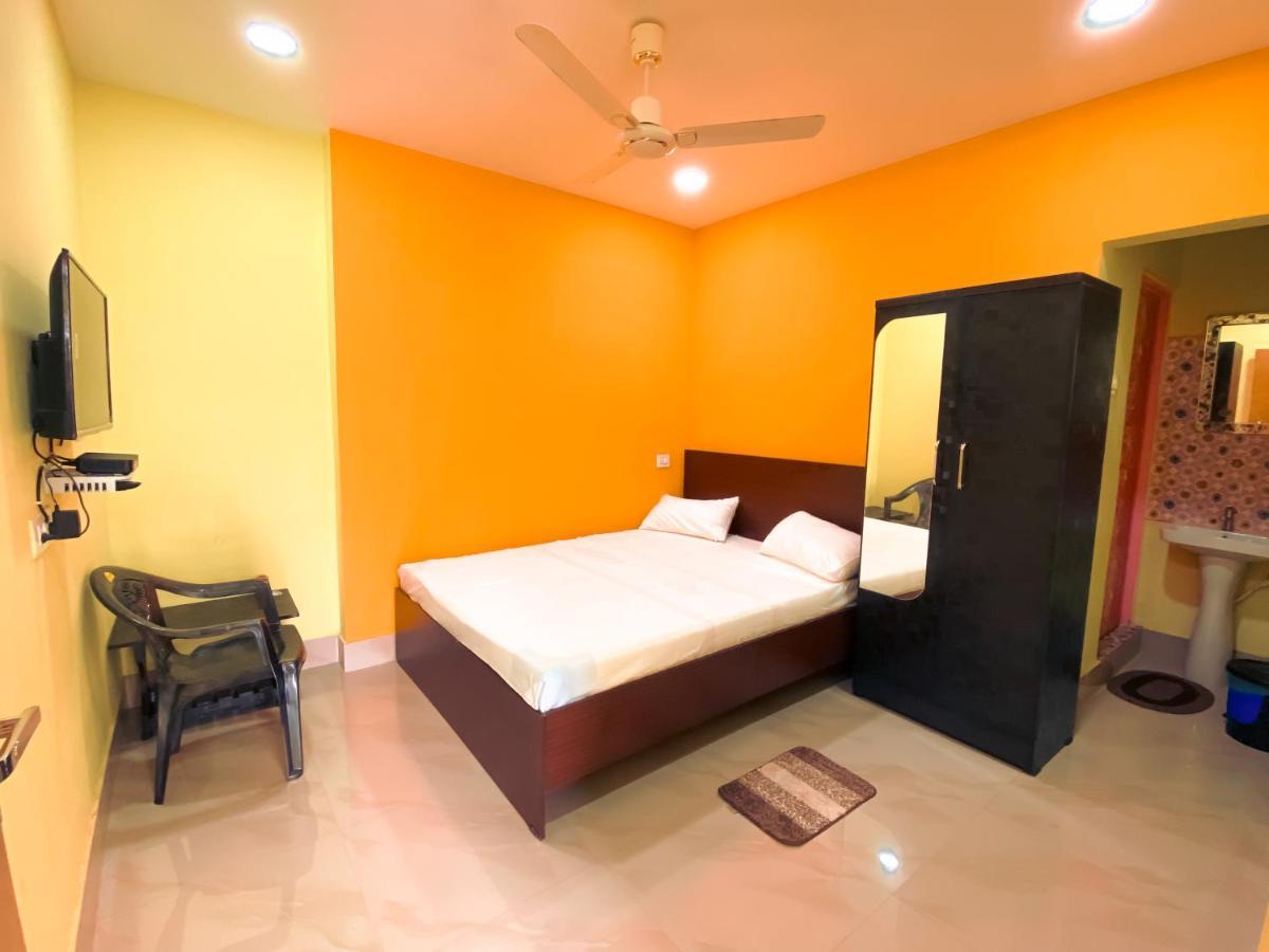 Hotel Sk Lodge Near Guwahati Airport Стая снимка