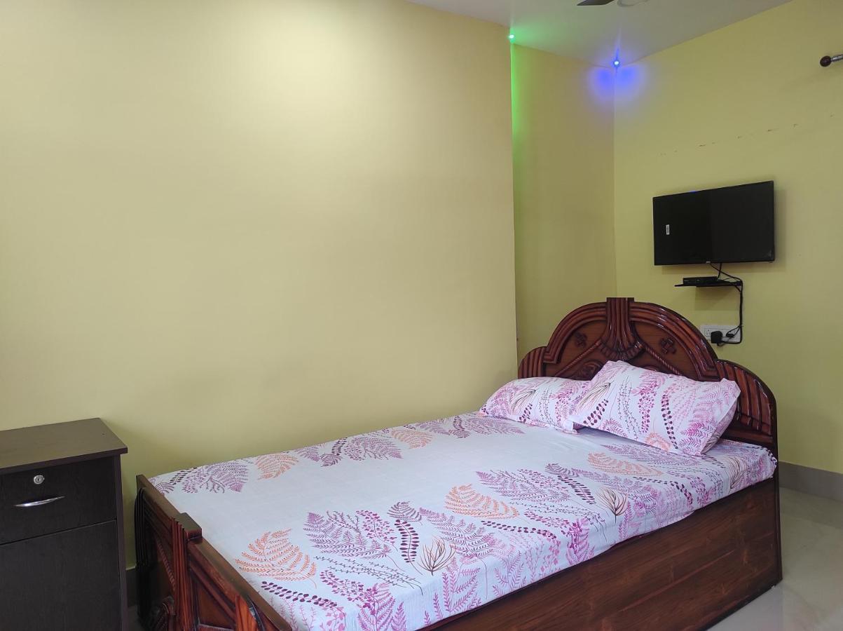 Hotel Sk Lodge Near Guwahati Airport Екстериор снимка